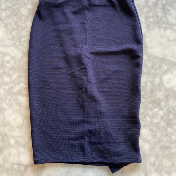 ZARA asymmetrical skirt - Picture 2 of 3